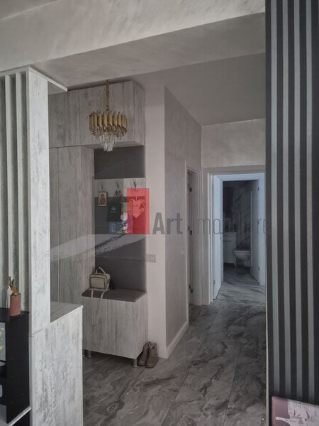 Weiner Palada, vanzare apartament 3 camere 70 mp + loc de parcare.